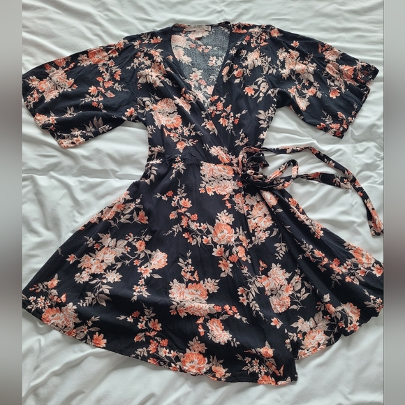 Wrap dress, size medium - Picture 6 of 12